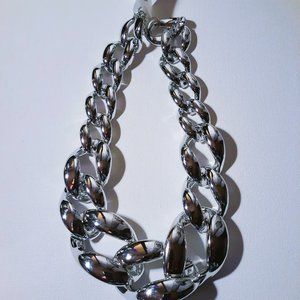 Silver Bijoux Acrylic Chain Necklace
